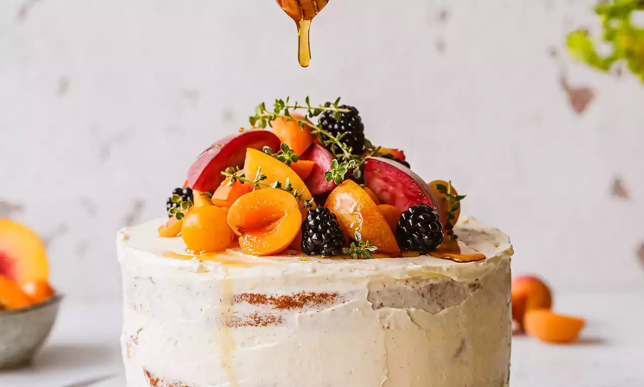 Vanilla sponge cake with fresh fruit